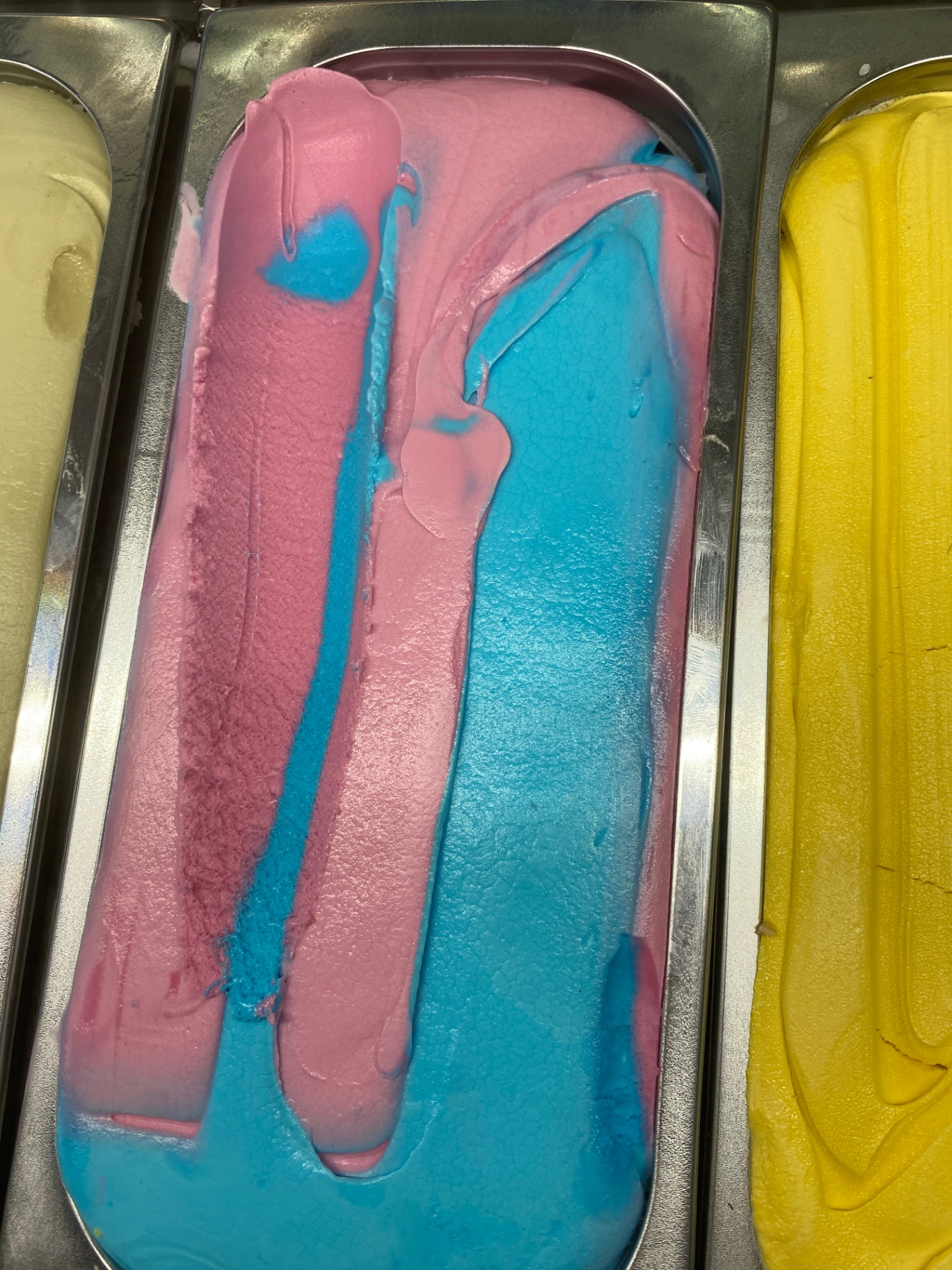 Bubble Gum Eis – frisch aus der Vitrine